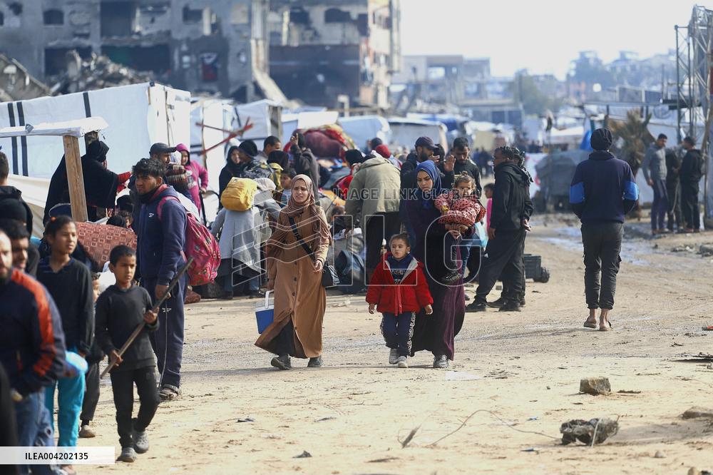 Palestinians Flee To Safer Areas Due To Israeli Attacks - Gaza