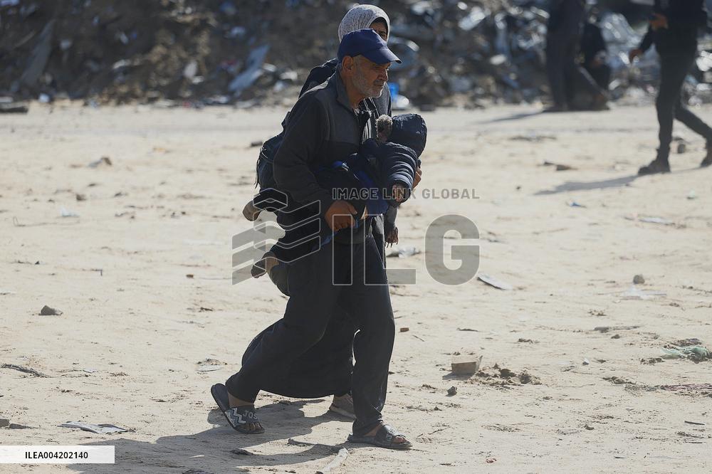 Palestinians Flee To Safer Areas Due To Israeli Attacks - Gaza