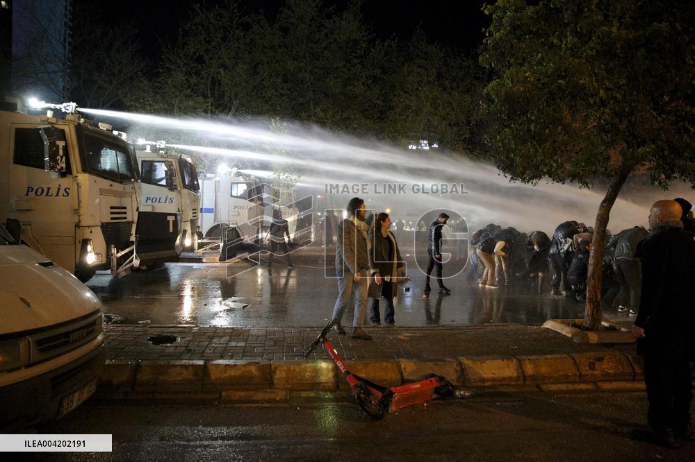 Protests Continue For Second Night Over Arrest of Erdogan Rival - Izmir