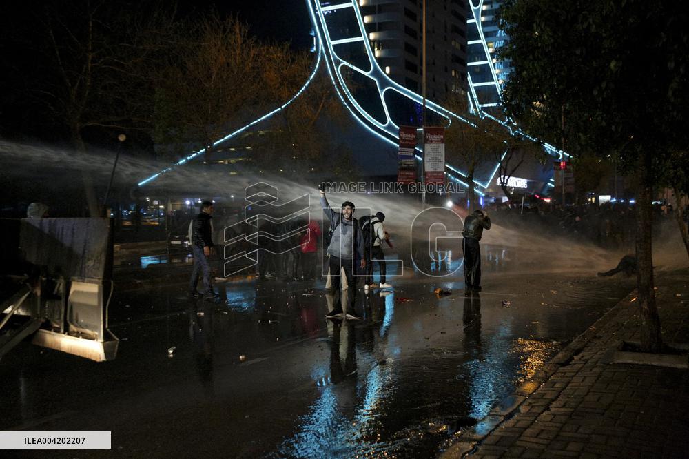 Protests Continue For Second Night Over Arrest of Erdogan Rival - Izmir