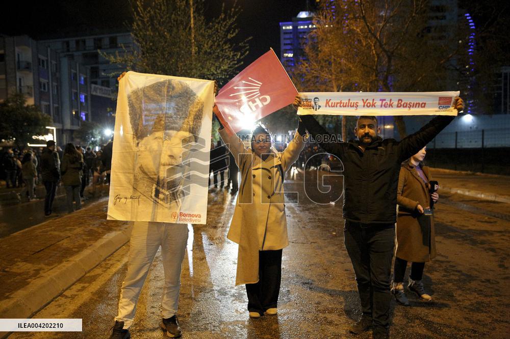 Protests Continue For Second Night Over Arrest of Erdogan Rival - Izmir