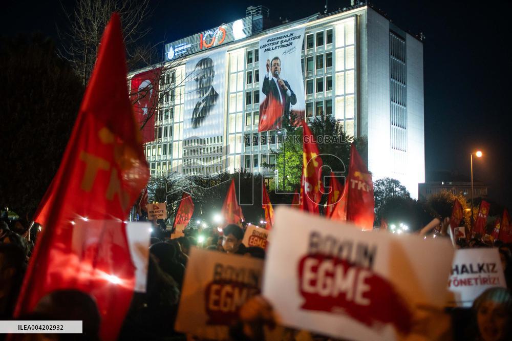 Violence erupts as Police clash with protesters over Mayor arrest - Istanbul
