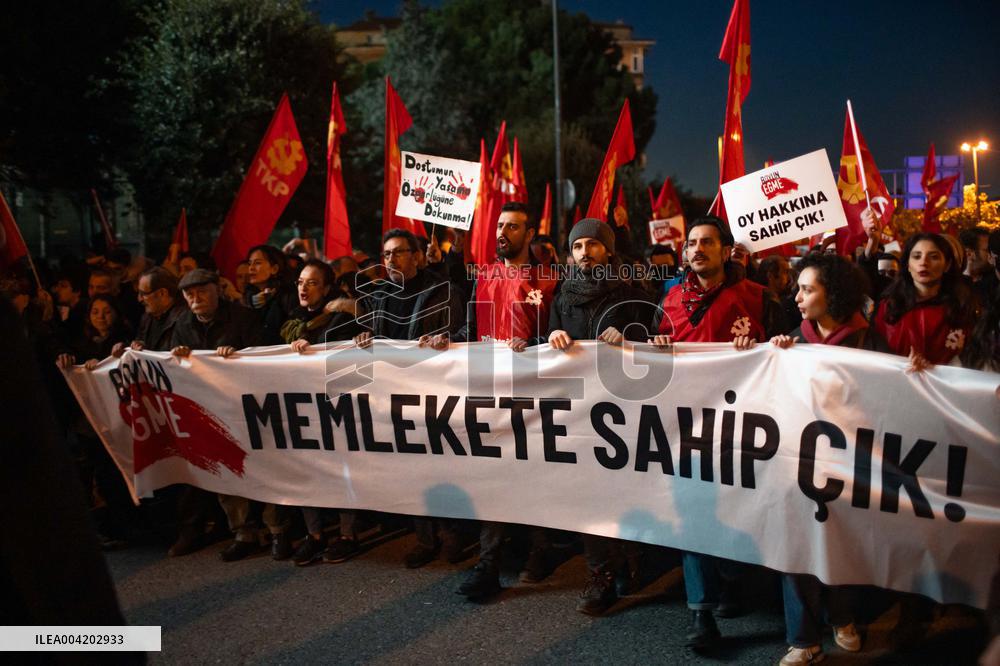 Violence erupts as Police clash with protesters over Mayor arrest - Istanbul