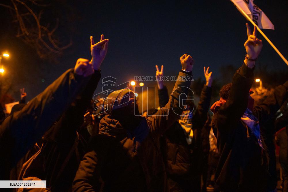 Violence erupts as Police clash with protesters over Mayor arrest - Istanbul