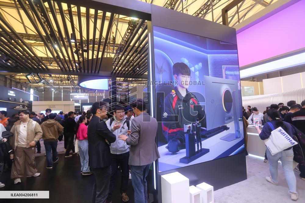 SUMSUNG Booth at 2025AWE in Shanghai