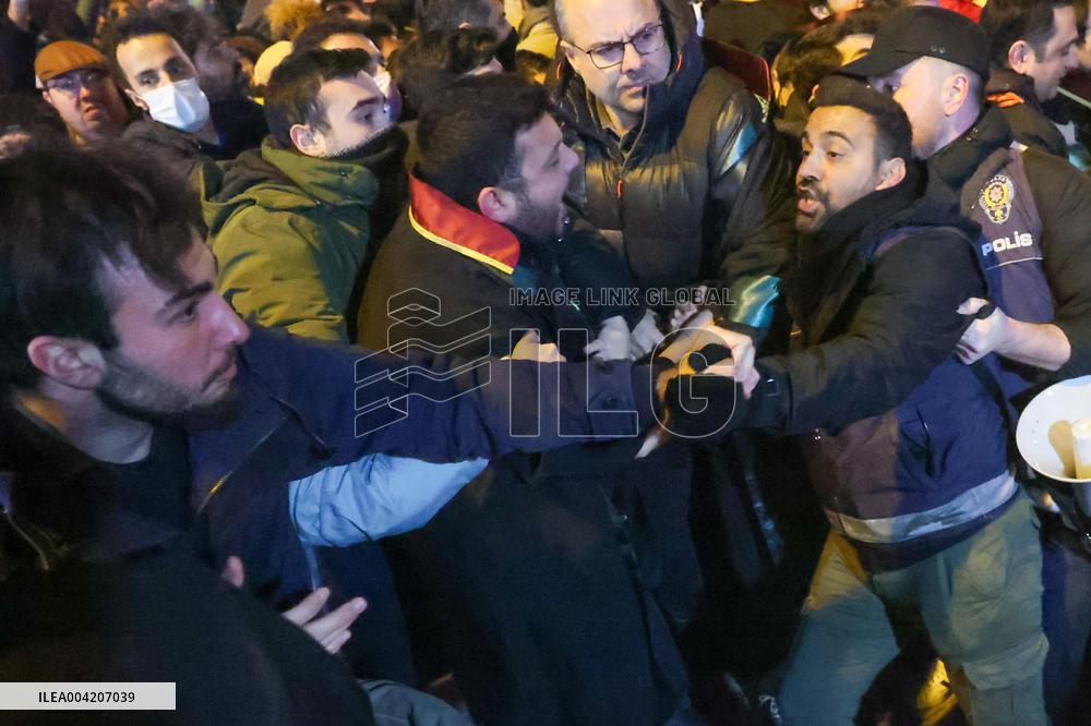 Riot Police Clashed With Lawyers Outside Istanbul Courthouse