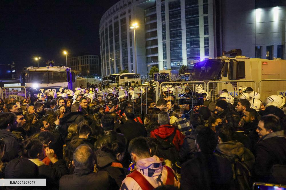 Riot Police Clashed With Lawyers Outside Istanbul Courthouse