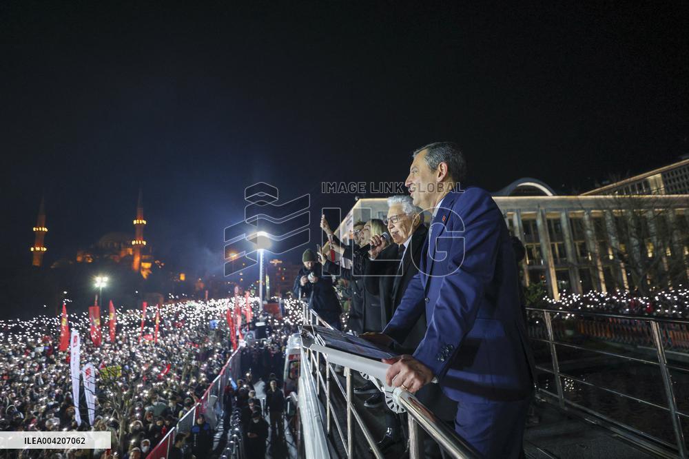 Thousands protest for fourth night over mayor s arrest at Sarachane - Istanbul