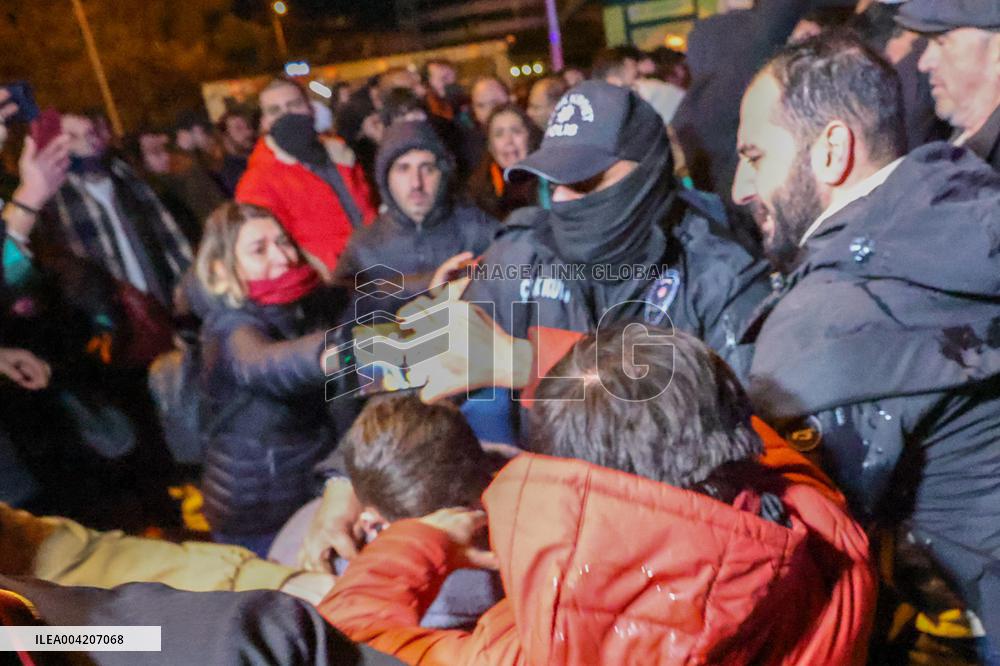 Riot Police Clashed With Lawyers Outside Istanbul Courthouse