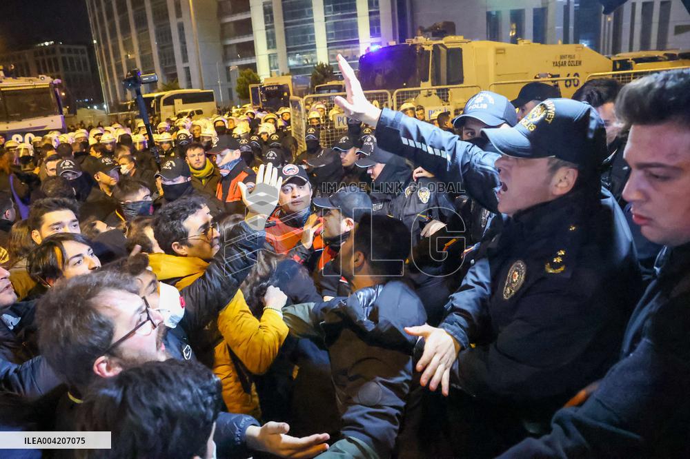 Riot Police Clashed With Lawyers Outside Istanbul Courthouse