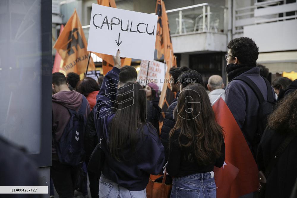 Thousands protest over Istanbul mayor arrest - Izmir