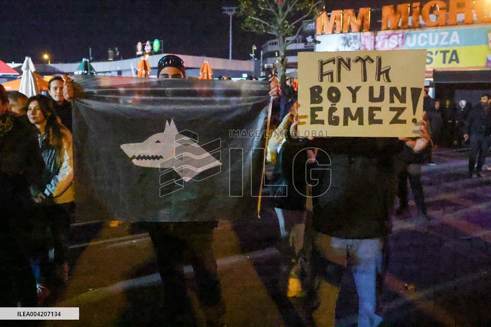 Riot Police Clashed With Lawyers Outside Istanbul Courthouse