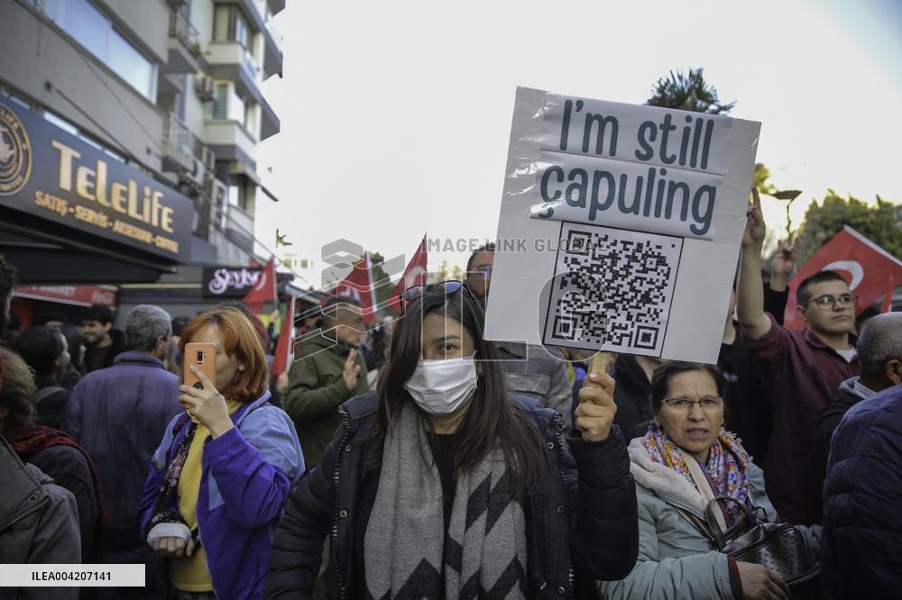 Thousands protest over Istanbul mayor arrest - Izmir