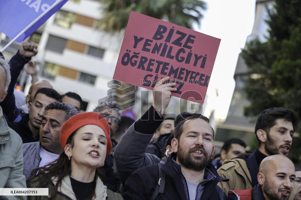 Thousands protest over Istanbul mayor arrest - Izmir