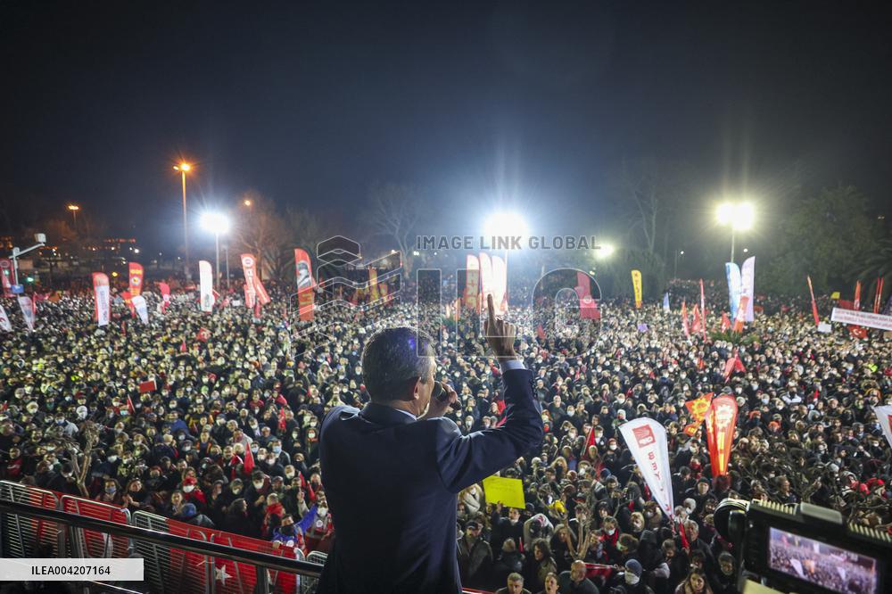 Thousands protest for fourth night over mayor s arrest at Sarachane - Istanbul