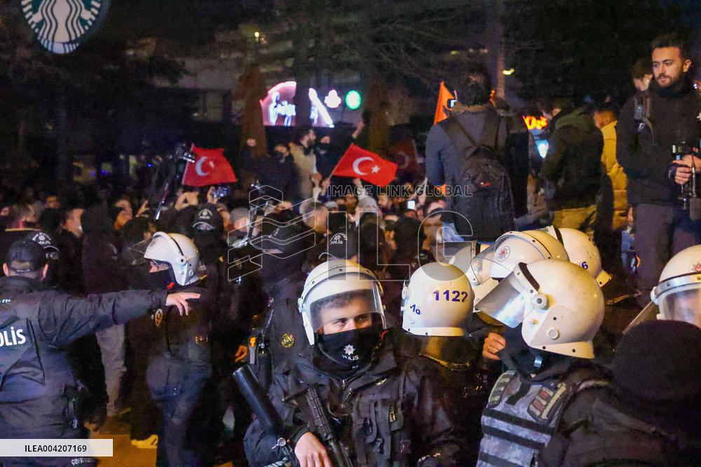 Riot Police Clashed With Lawyers Outside Istanbul Courthouse