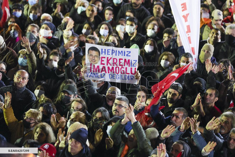 Thousands protest for fourth night over mayor s arrest at Sarachane - Istanbul