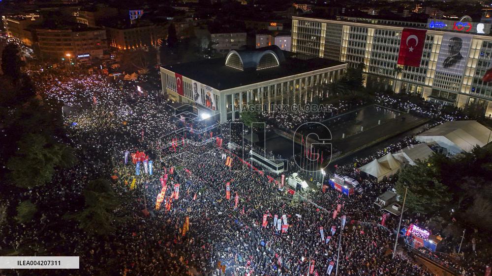 Thousands protest for fourth night over mayor s arrest at Sarachane - Istanbul