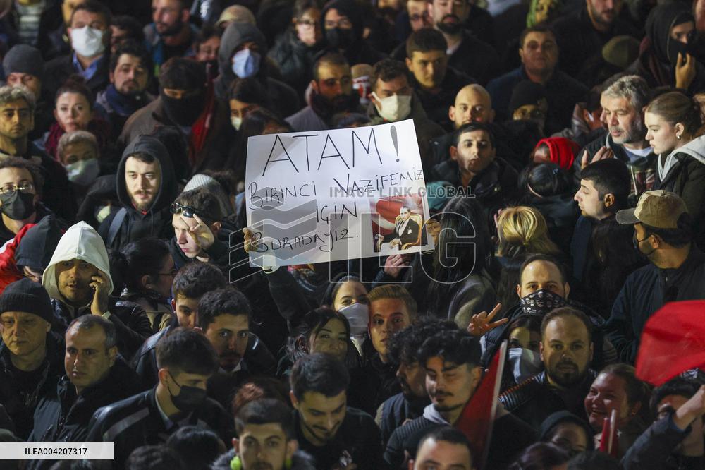 Thousands protest for fourth night over mayor s arrest at Sarachane - Istanbul