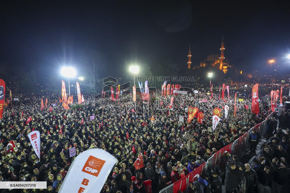 Thousands protest for fourth night over mayor s arrest at Sarachane - Istanbul