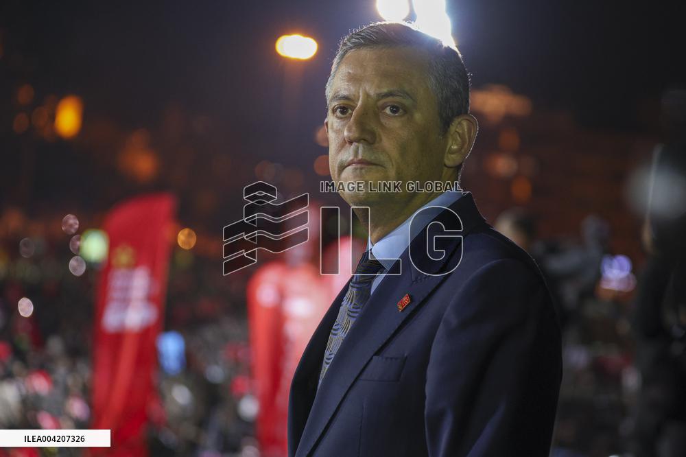 Thousands protest for fourth night over mayor s arrest at Sarachane - Istanbul