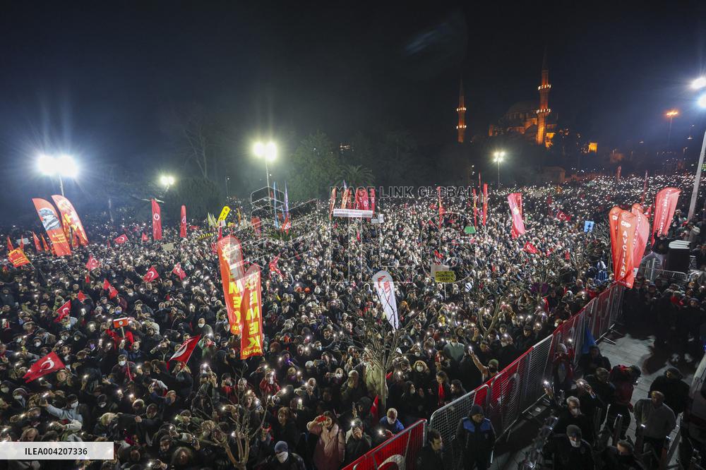 Thousands protest for fourth night over mayor s arrest at Sarachane - Istanbul