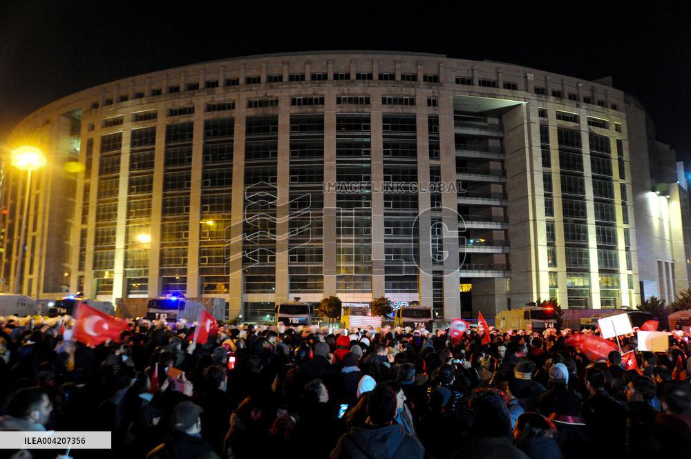 Protesters gather outside Istanbul courthouse where detained mayor is set to appear