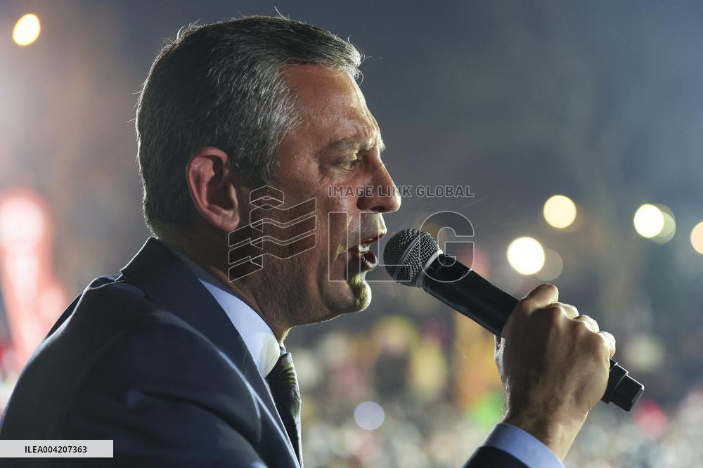 Thousands protest for fourth night over mayor s arrest at Sarachane - Istanbul