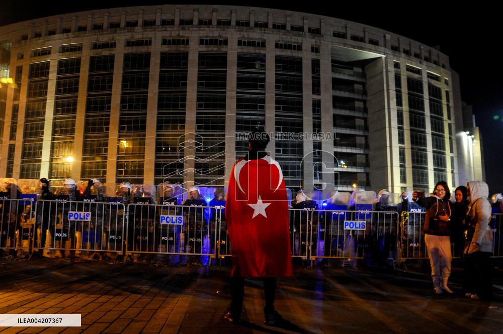 Protesters gather outside Istanbul courthouse where detained mayor is set to appear
