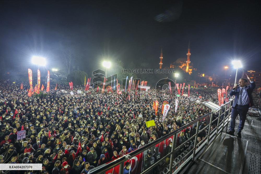 Thousands protest for fourth night over mayor s arrest at Sarachane - Istanbul