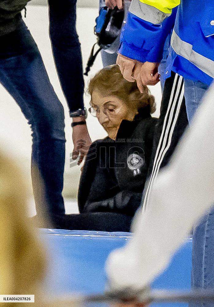 Princess Margriet Falls On The Ice Rink - Netherland
