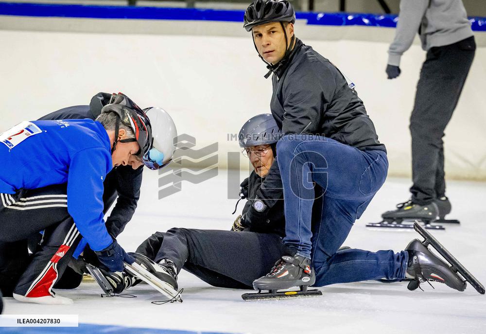 Princess Margriet Falls On The Ice Rink - Netherland