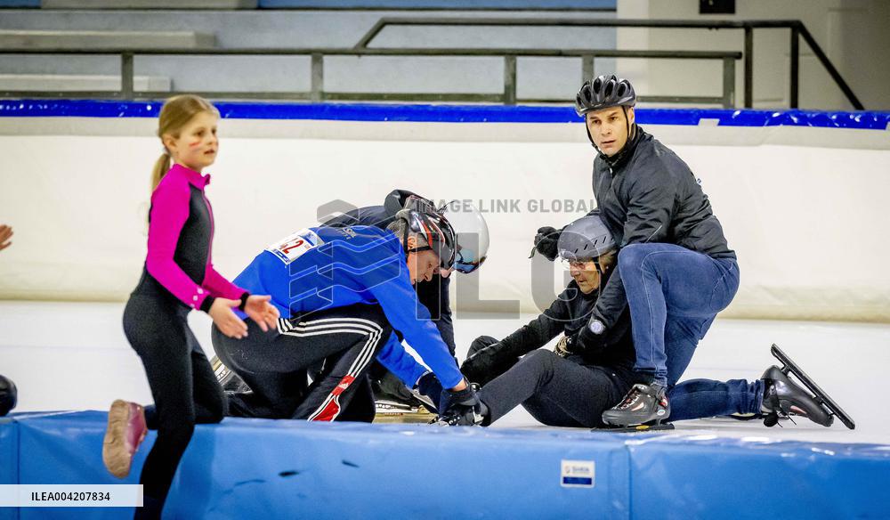 Princess Margriet Falls On The Ice Rink - Netherland