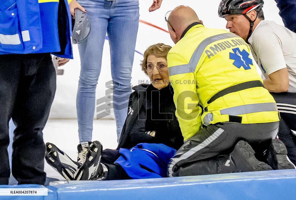 Princess Margriet Falls On The Ice Rink - Netherland