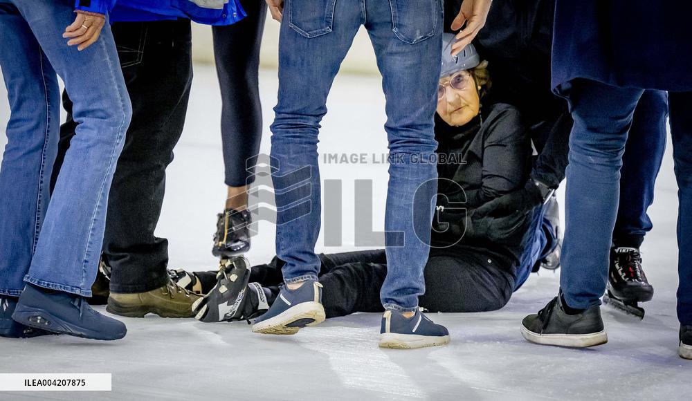 Princess Margriet Falls On The Ice Rink - Netherland