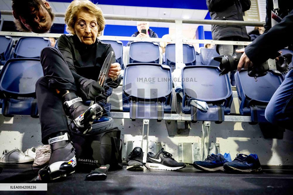 Princess Margriet and Family on the Thialf ice rink
