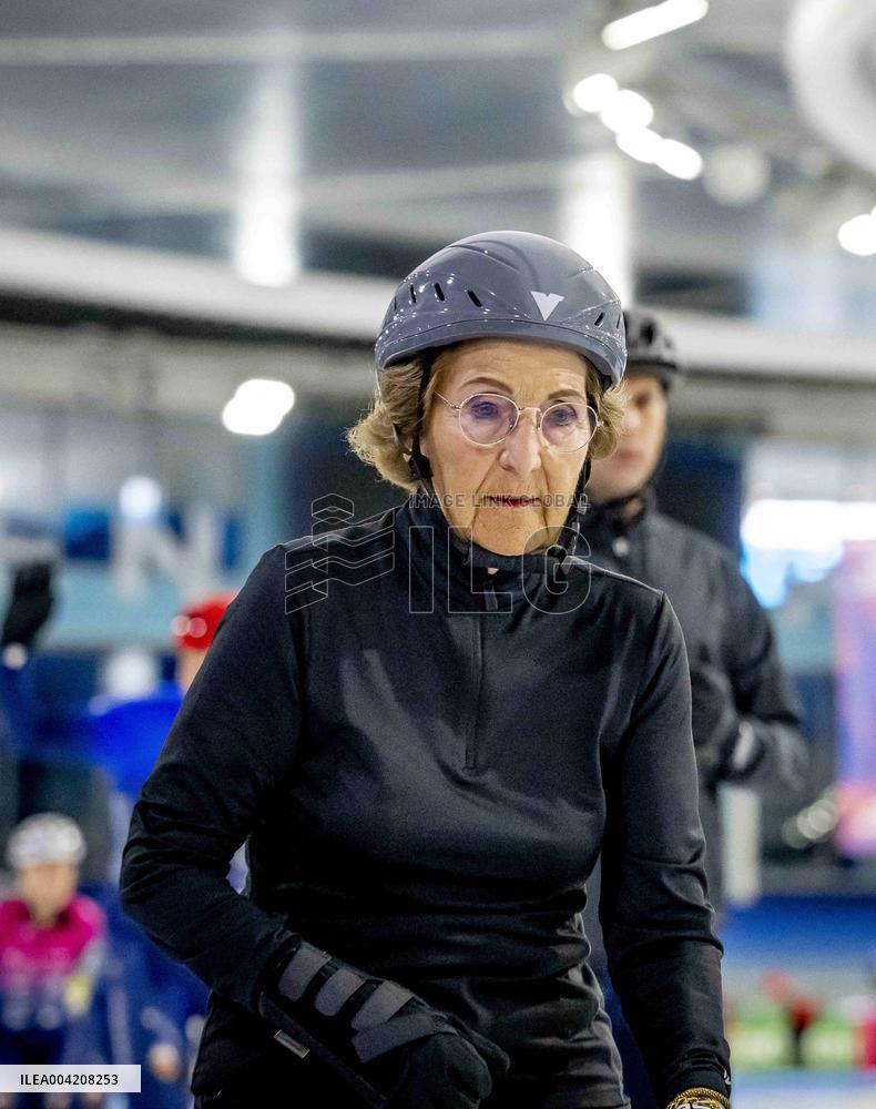 Princess Margriet and Family on the Thialf ice rink