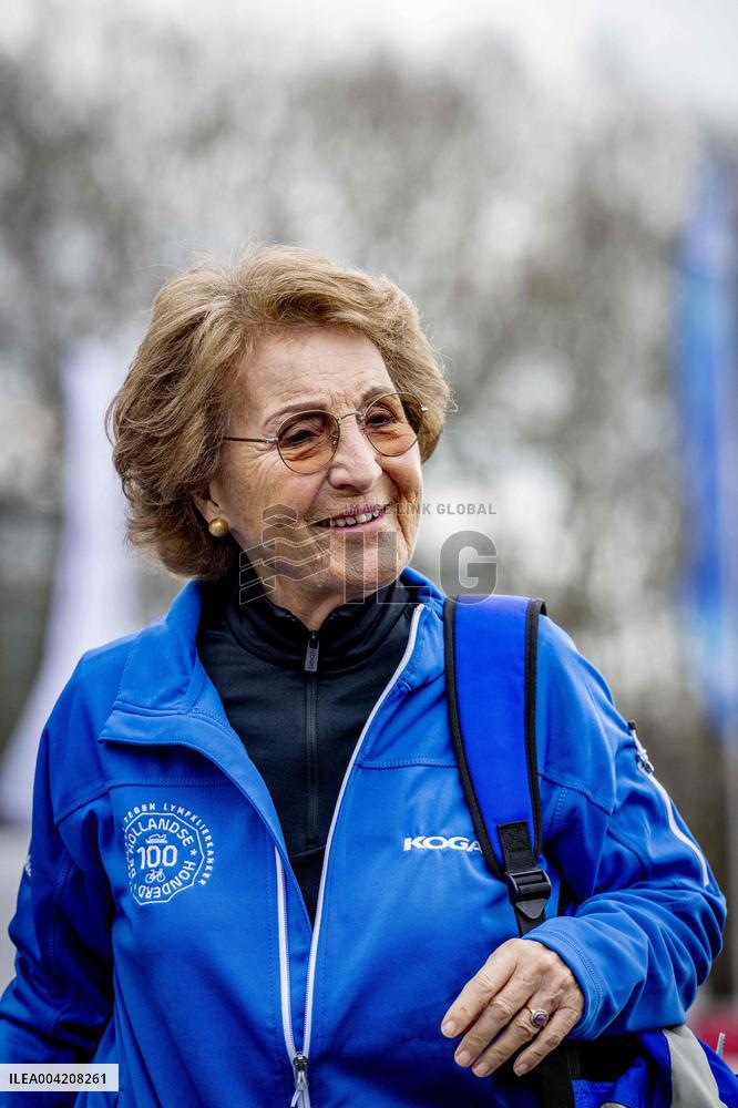 Princess Margriet and Family on the Thialf ice rink