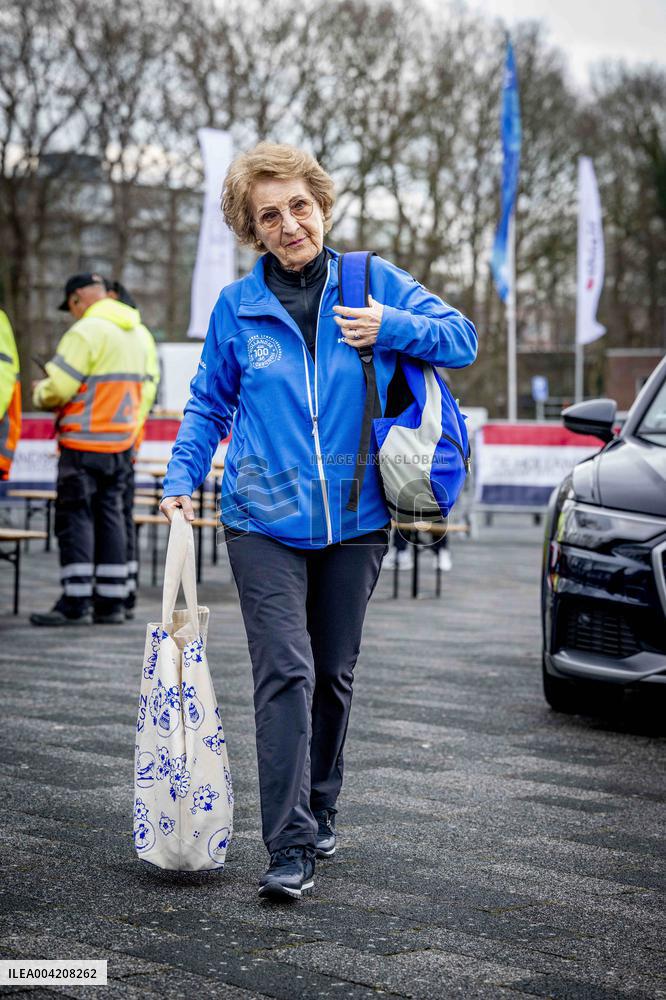 Princess Margriet and Family on the Thialf ice rink