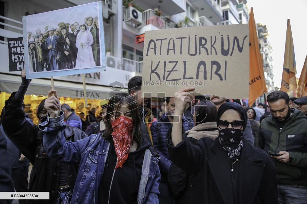 Thousands protest over Istanbul mayor arrest - Izmir