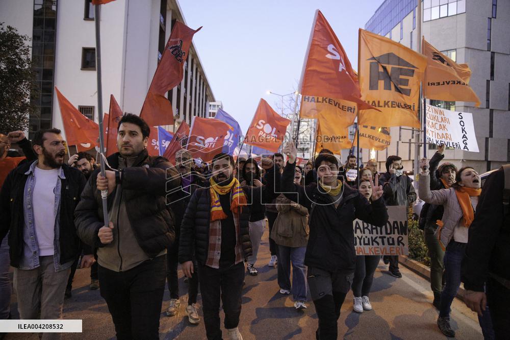 Thousands protest over Istanbul mayor arrest - Izmir