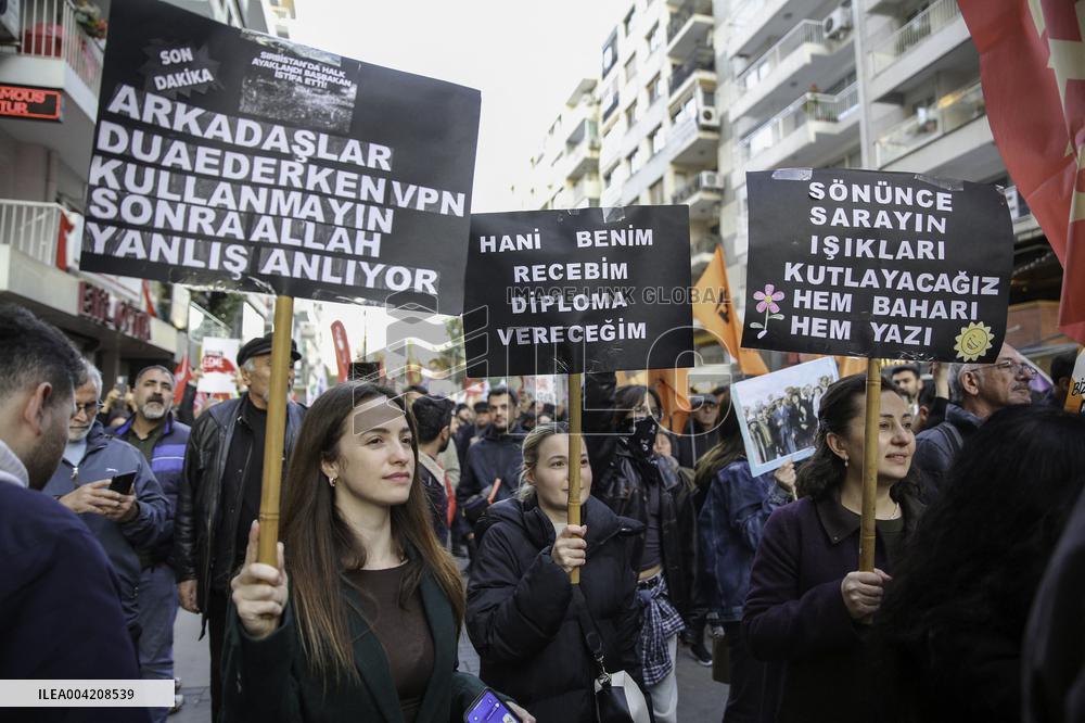 Thousands protest over Istanbul mayor arrest - Izmir