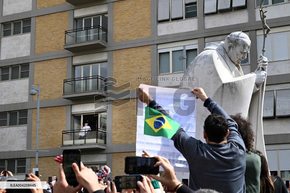 Pope Francis Greets Crowds Before Discharge From Hospital  - Rome