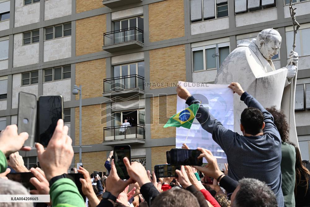 Pope Francis Greets Crowds Before Discharge From Hospital  - Rome