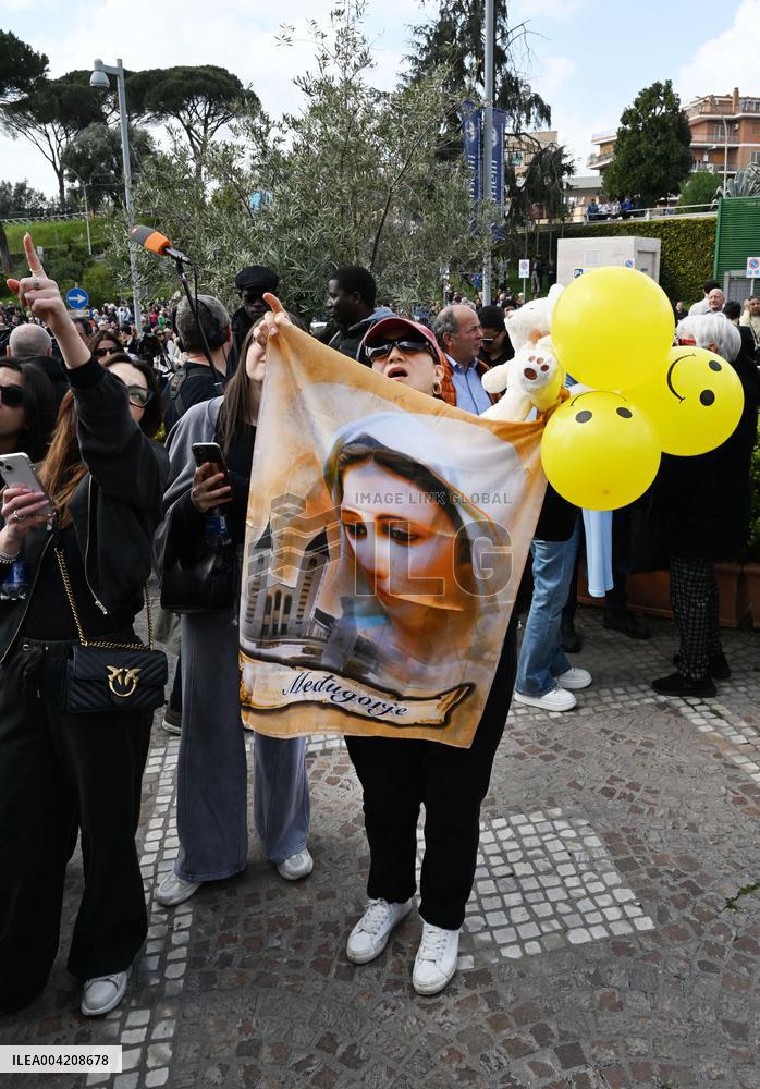Pope Francis Greets Crowds Before Discharge From Hospital  - Rome