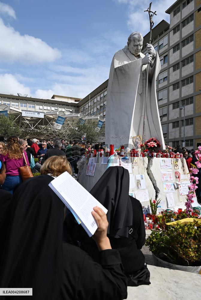 Pope Francis Greets Crowds Before Discharge From Hospital  - Rome