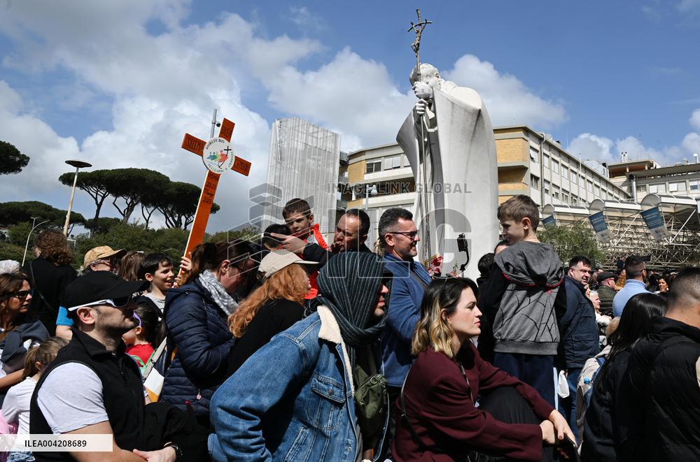 Pope Francis Greets Crowds Before Discharge From Hospital  - Rome