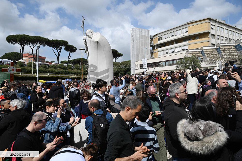 Pope Francis Greets Crowds Before Discharge From Hospital  - Rome
