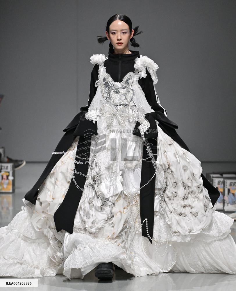 Beijing Fashion Week - Bronze Lucia Runway