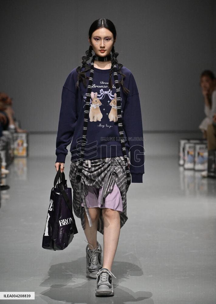 Beijing Fashion Week - Bronze Lucia Runway